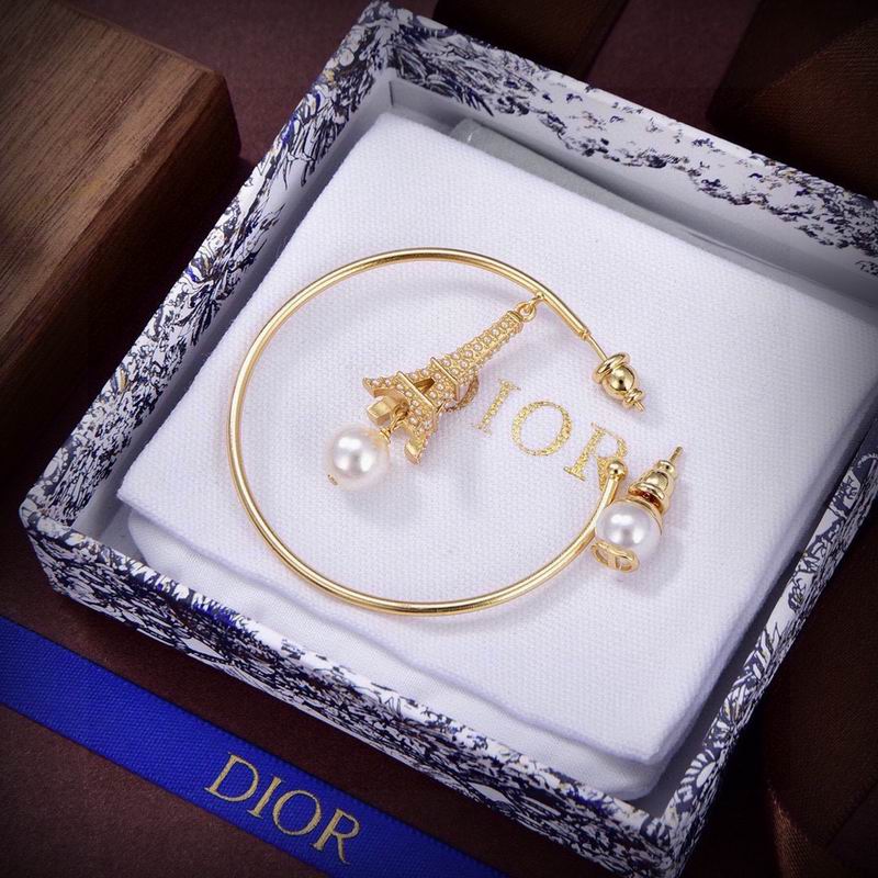 Dior Eiffel Tower Gold Pearl Earrings 824