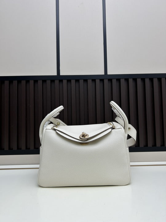 Hermès Lindy 26 White Clemence Leather Handbag