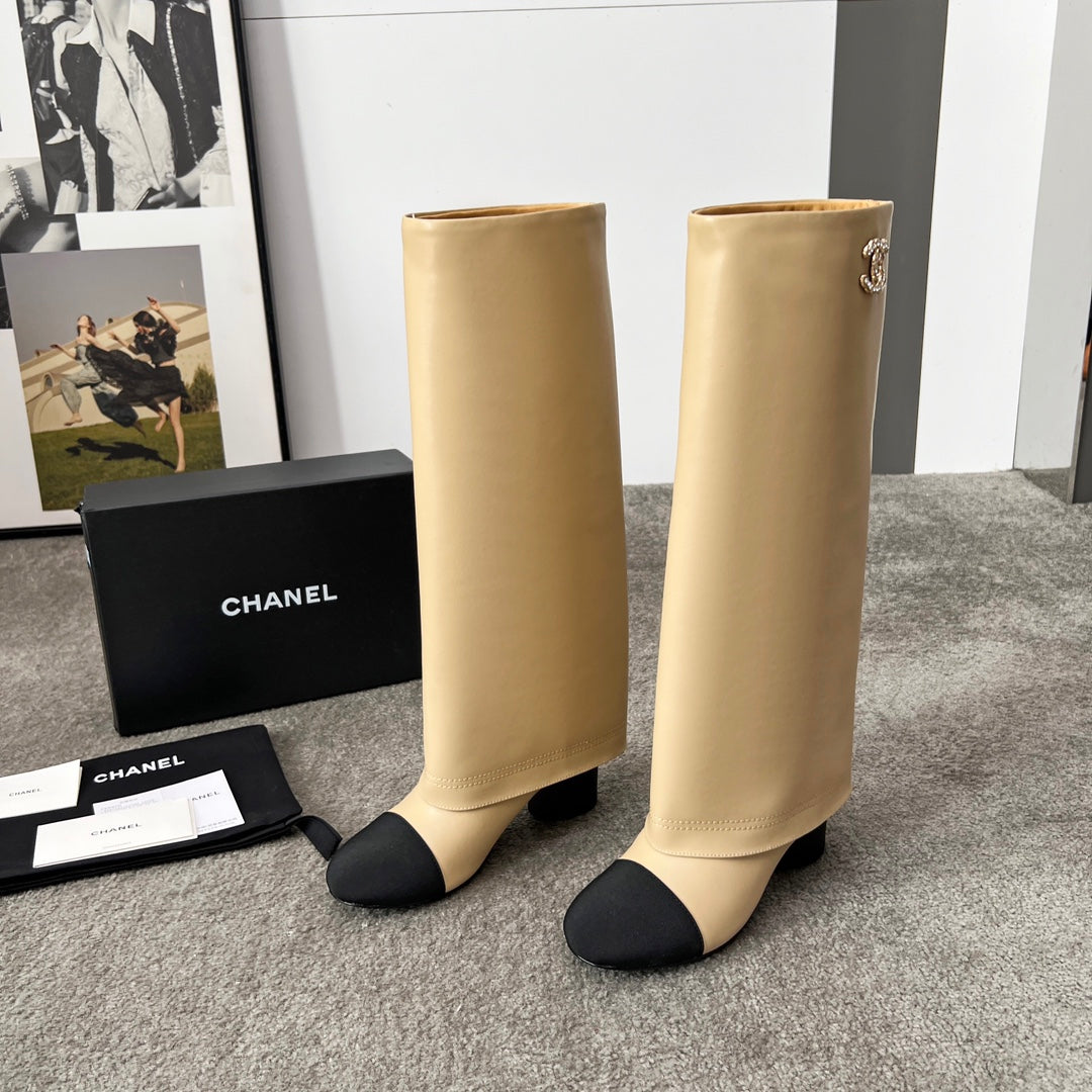 CHANEL 25S HIGH BOOTS 55MM IN CARAMEL BEIGE CALFSKIN AND BLACK CANVAS GOLD HARDWARE