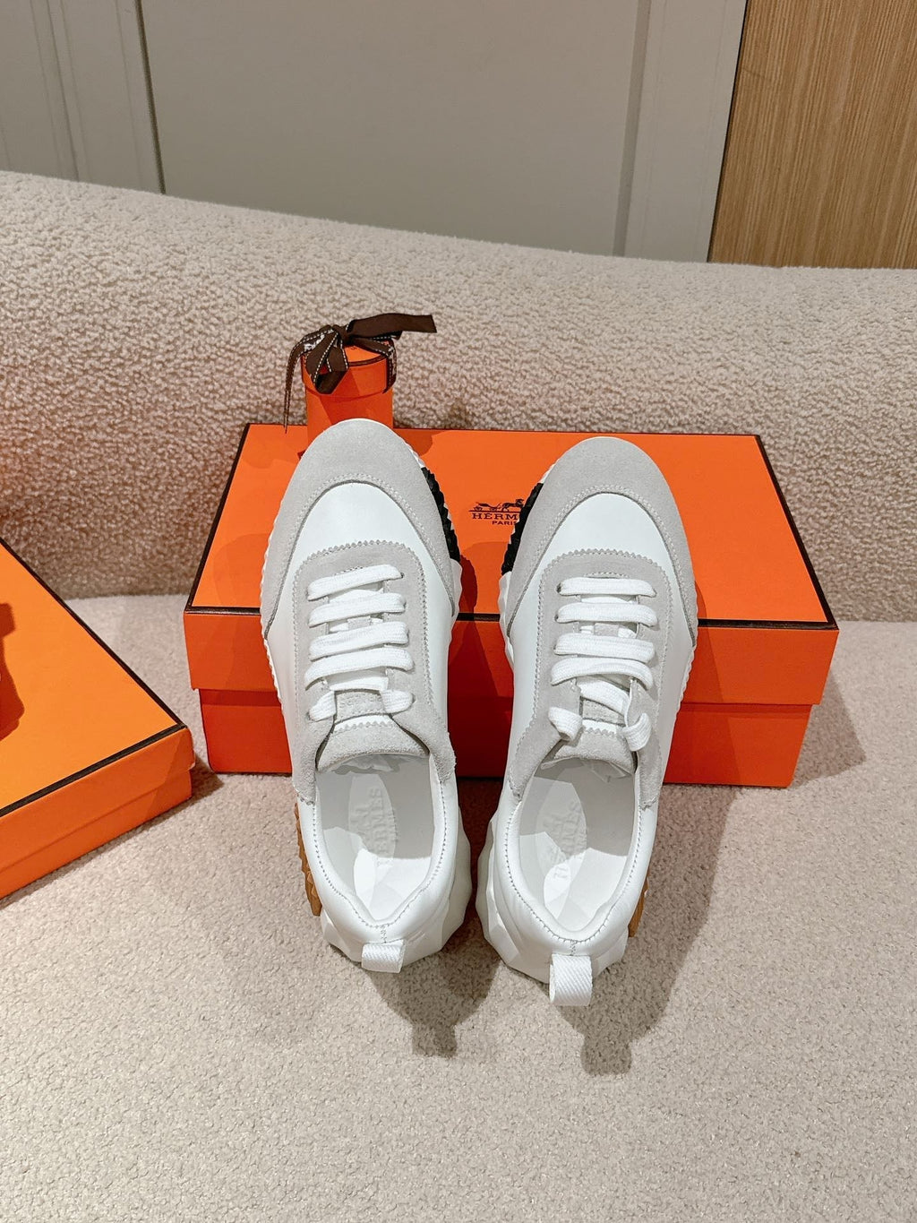 HERMES MAINLAND SNEAKER IN PALE GRAY SUEDE AND WHITE CALFSKIN 959308